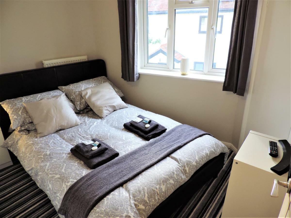 1 Bed Bagshot Pennyhill Accommodation Dış mekan fotoğraf