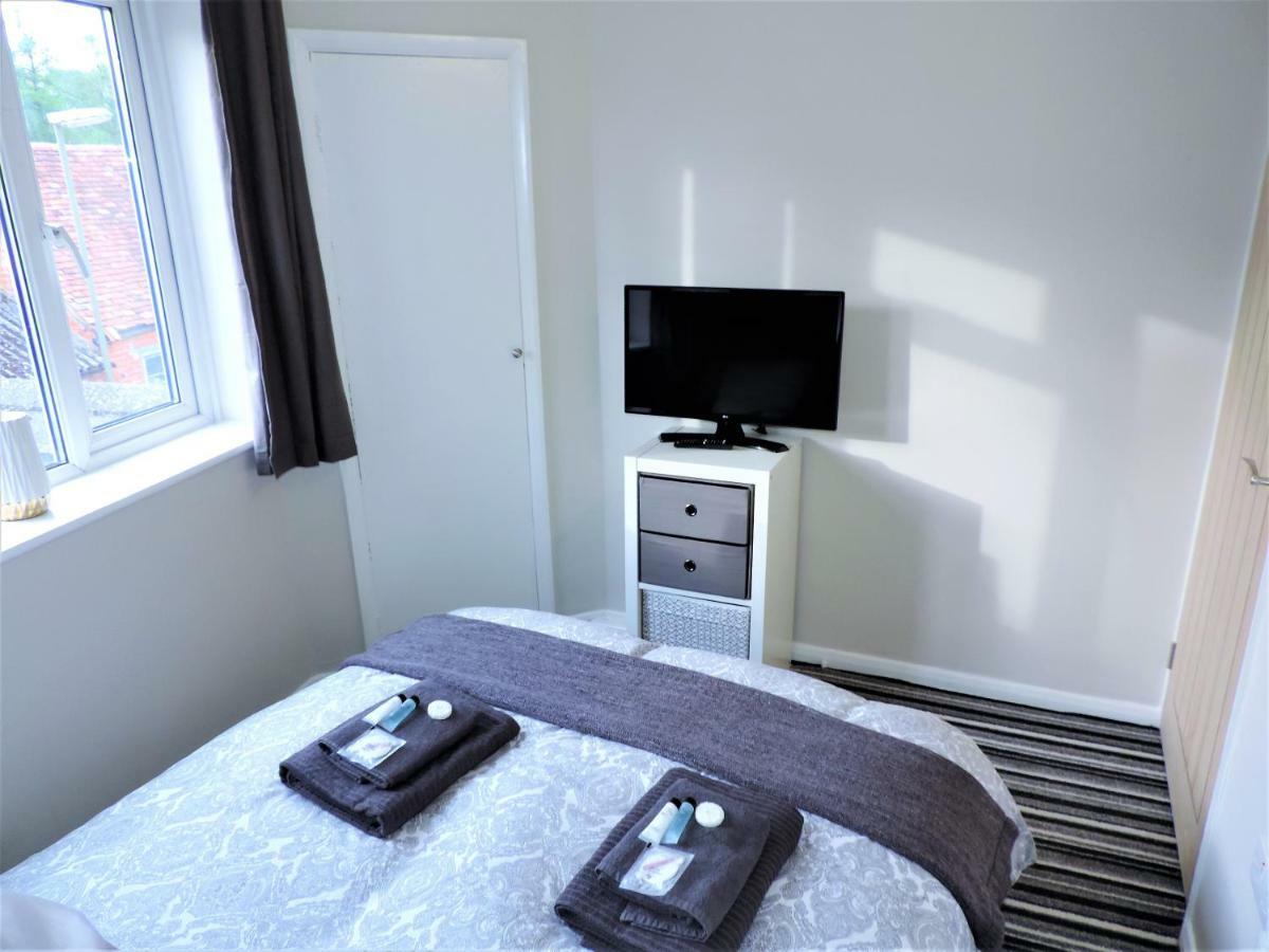 1 Bed Bagshot Pennyhill Accommodation Dış mekan fotoğraf
