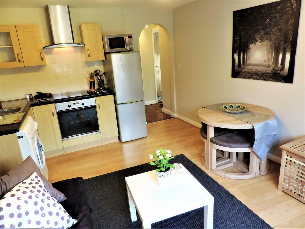 1 Bed Bagshot Pennyhill Accommodation Dış mekan fotoğraf