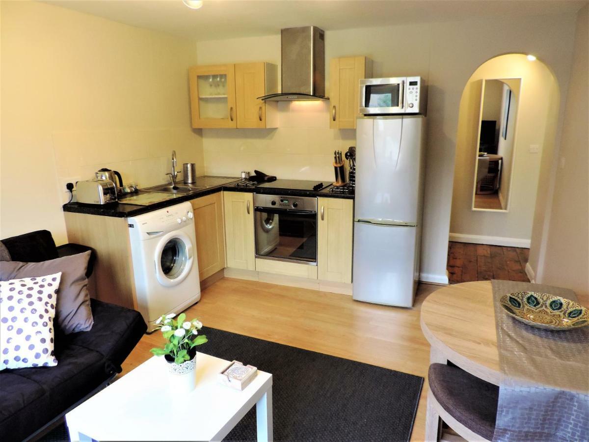 1 Bed Bagshot Pennyhill Accommodation Dış mekan fotoğraf