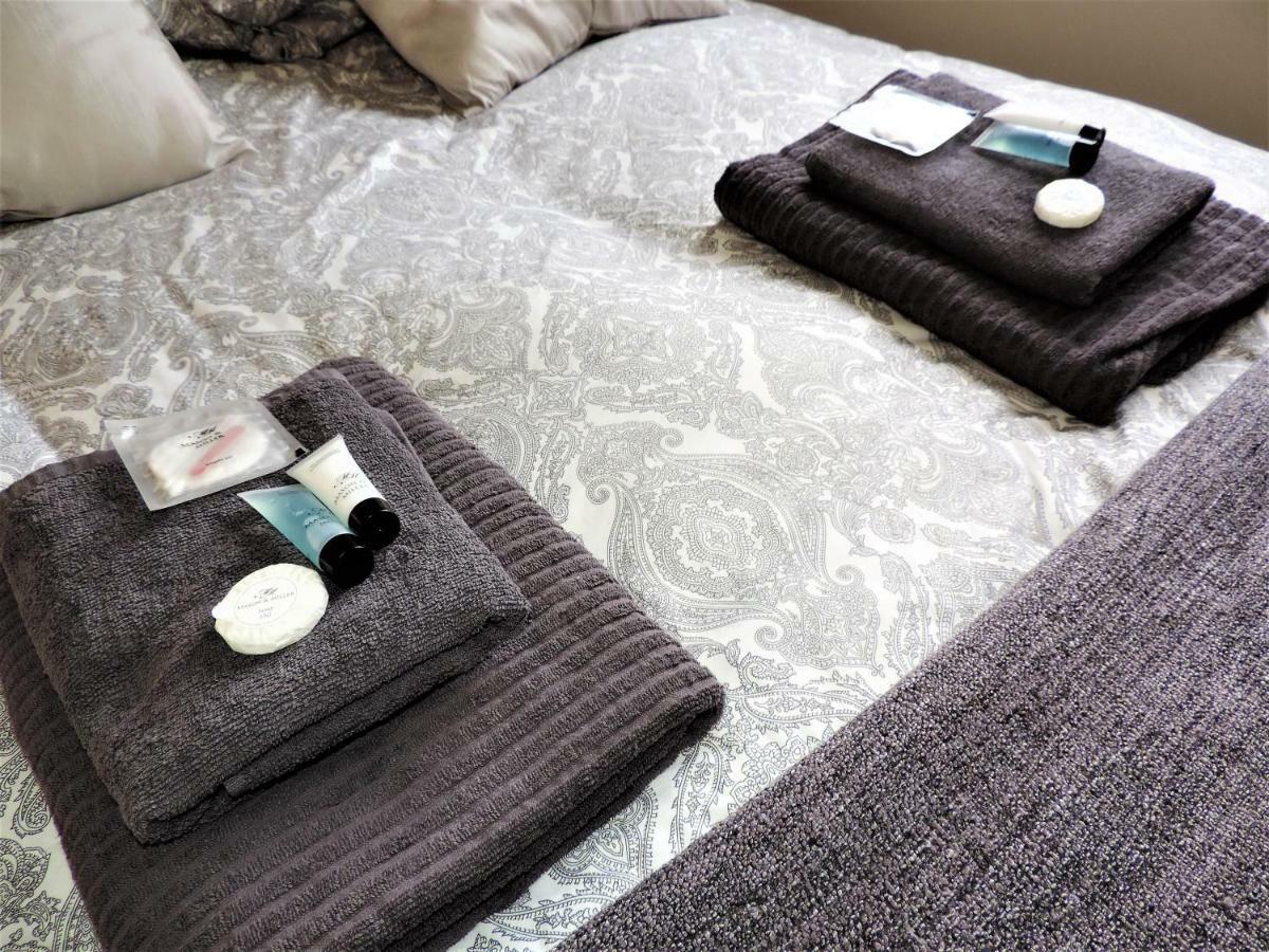 1 Bed Bagshot Pennyhill Accommodation Dış mekan fotoğraf