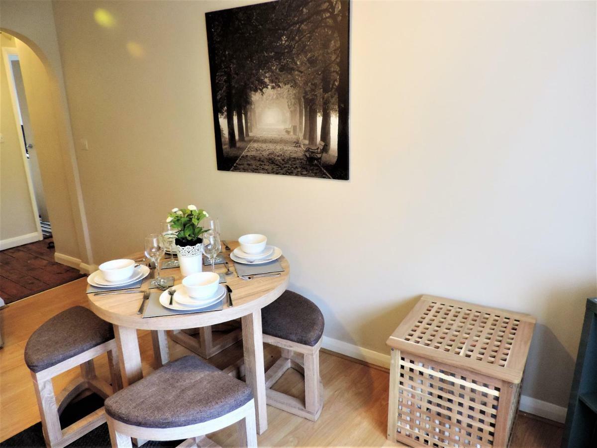 1 Bed Bagshot Pennyhill Accommodation Dış mekan fotoğraf