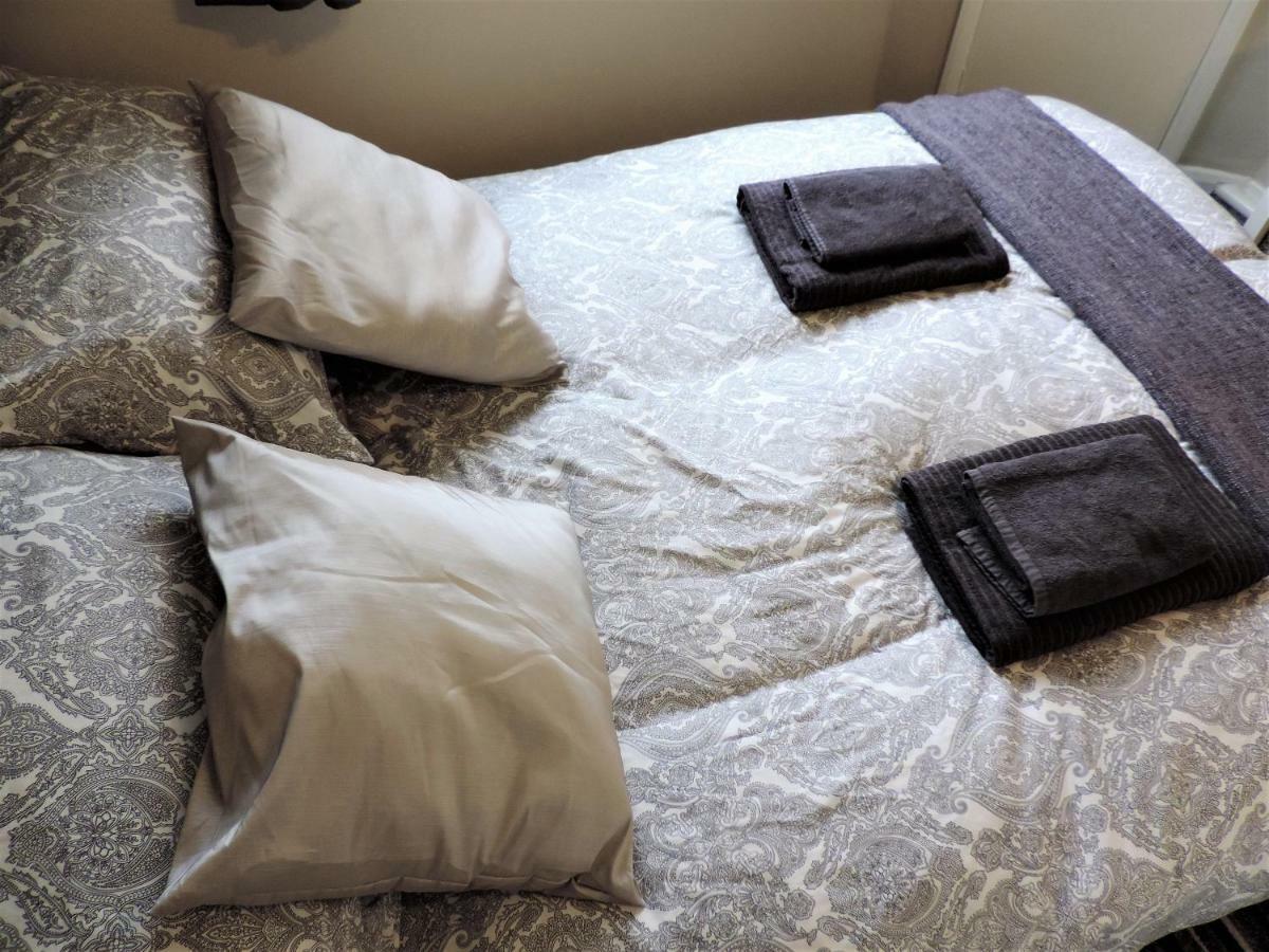 1 Bed Bagshot Pennyhill Accommodation Dış mekan fotoğraf